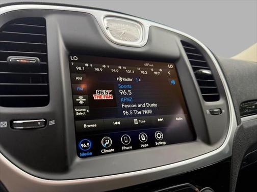 2023 Chrysler 300 Touring