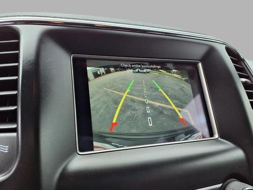 Diamond Black Crystal Pearlcoat 2020 Jeep Grand Cherokee Laredo