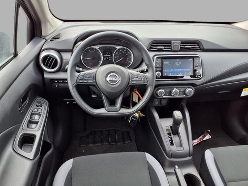 Super Black 2025 Nissan Versa 1.6 S