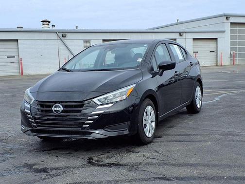 Super Black 2025 Nissan Versa 1.6 S