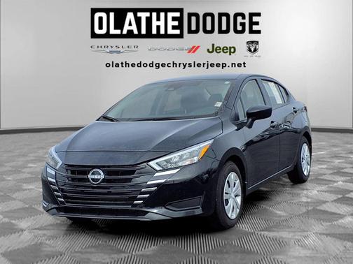 Super Black 2025 Nissan Versa 1.6 S