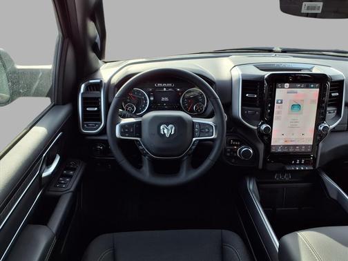 Diamond Black Crystal Pearlcoat 2026 RAM 1500 Big Horn/Lone Star