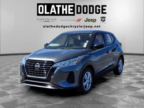 Gun Metallic 2025 Nissan Kicks S