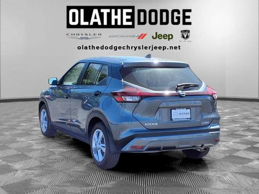 Gun Metallic 2025 Nissan Kicks S