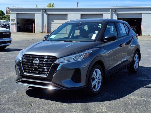 Gun Metallic 2025 Nissan Kicks S