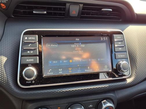 Gun Metallic 2025 Nissan Kicks S