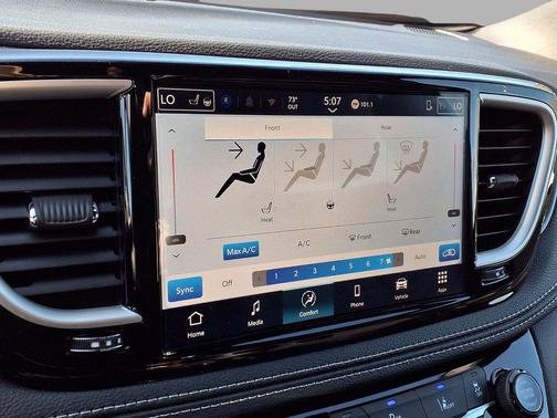 Diamond Black Crystal Pearlcoat 2026 Chrysler Pacifica L