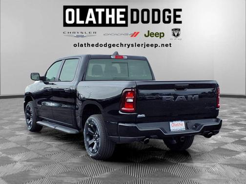 Diamond Black Crystal Pearlcoat 2026 RAM 1500 Express