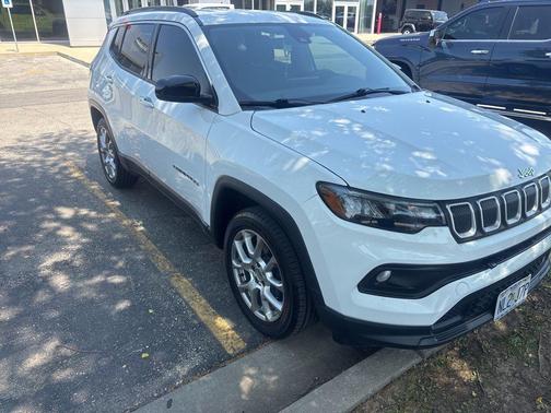 Bright White Clearcoat 2022 Jeep Compass Latitude Lux