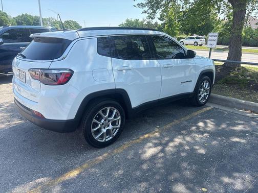 Bright White Clearcoat 2022 Jeep Compass Latitude Lux