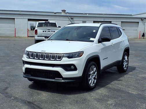 Bright White Clearcoat 2022 Jeep Compass Latitude Lux