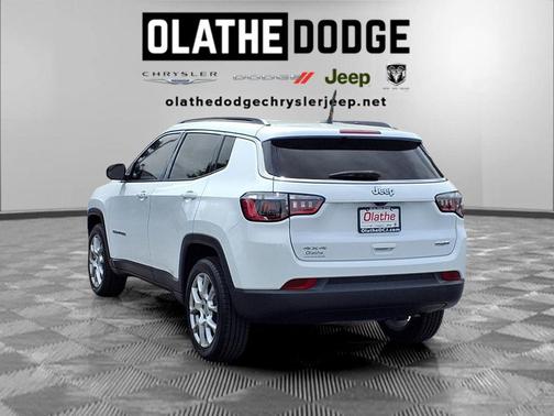 Bright White Clearcoat 2022 Jeep Compass Latitude Lux