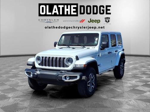 Bright White Clearcoat 2025 Jeep Wrangler 4-Door Sahara 4x4