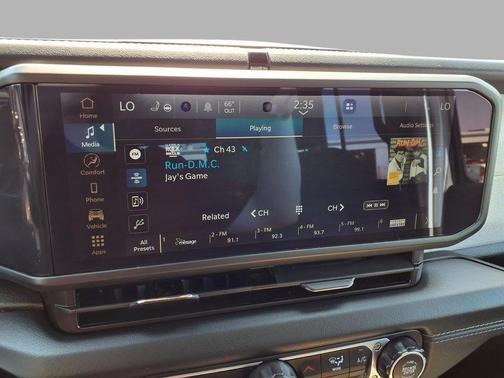 Bright White Clearcoat 2025 Jeep Wrangler 4-Door Sahara 4x4