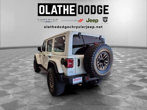Bright White Clearcoat 2024 Jeep Wrangler Rubicon 392