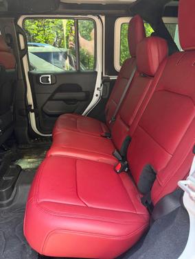 Bright White Clearcoat 2024 Jeep Wrangler Rubicon 392