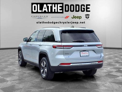 Silver Zynith 2024 Jeep Grand Cherokee 4xe Base