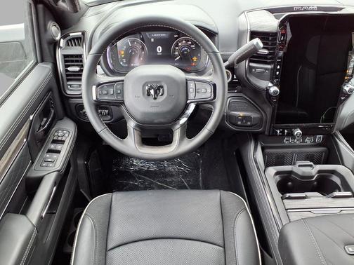 Diamond Black Crystal Pearlcoat 2026 RAM 3500 Limited Crew Cab 4x4 8' Box