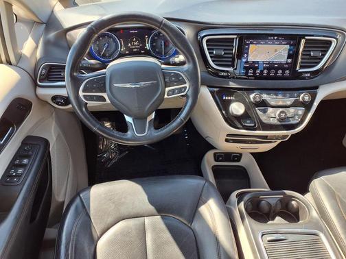 Luxury White Pearlcoat 2020 Chrysler Pacifica Touring-L Plus