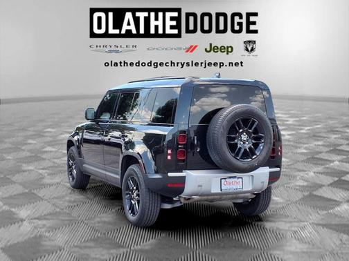 Santorini Black Metallic 2025 Land Rover Defender 110 P300