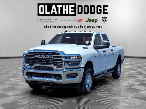 Bright White Clearcoat 2026 RAM 2500 Tradesman Crew Cab 4x4 6'4' Box
