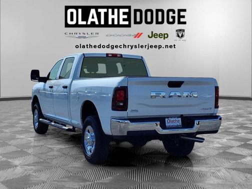 Bright White Clearcoat 2026 RAM 2500 Tradesman Crew Cab 4x4 6'4' Box