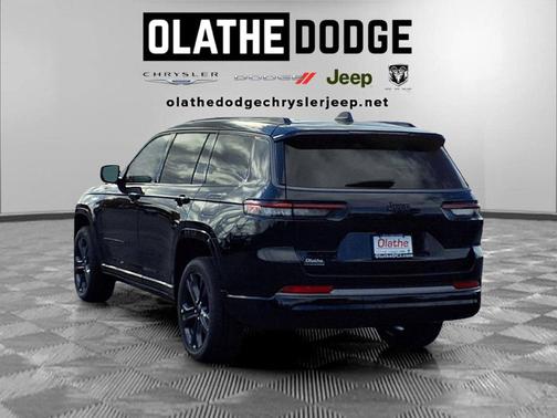 High Gloss Black 2027 Jeep Grand Cherokee L Limited