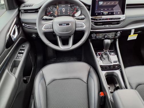 Bright White Clearcoat 2026 Jeep Compass Latitude