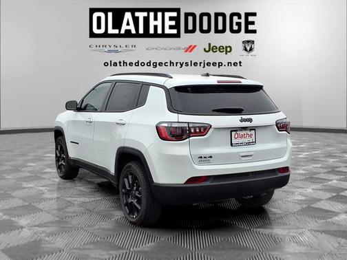 Bright White Clearcoat 2026 Jeep Compass Latitude