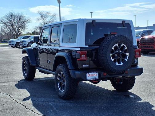 Black Clearcoat 2026 Jeep Wrangler Rubicon