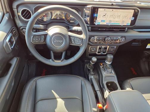 Granite Crystal Metallic Clearcoat 2026 Jeep Gladiator Sahara 4x4