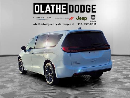 2026 Chrysler Pacifica L