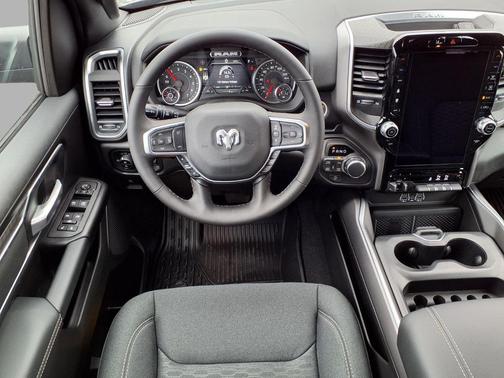 Diamond Black Crystal Pearlcoat 2026 RAM 1500 Big Horn/Lone Star