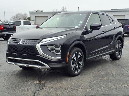 Labrador Black Pearl 2025 Mitsubishi Eclipse Cross SE