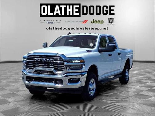 Bright White Clearcoat 2026 RAM 2500 Tradesman Crew Cab 4x4 6'4' Box