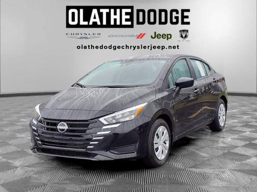 Super Black 2025 Nissan Versa 1.6 S