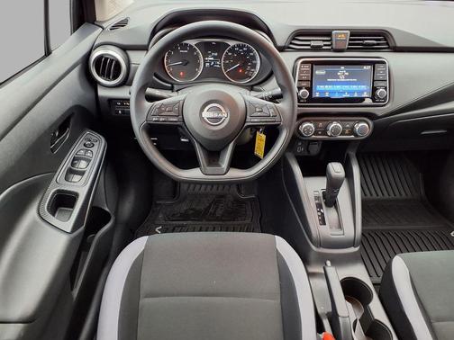 Super Black 2025 Nissan Versa 1.6 S