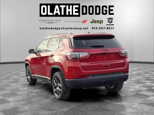 Red Hot Pearlcoat 2026 Jeep Compass Latitude