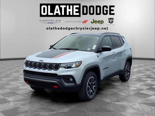 Silver Zynith Metallic Clearcoat 2025 Jeep Compass Trailhawk