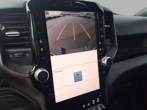 Bright White Clearcoat 2026 RAM 2500 Tradesman Crew Cab 4x4 6'4' Box