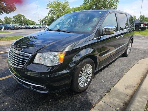 Brilliant Black Crystal Pearlcoat 2015 Chrysler Town & Country Touring-L