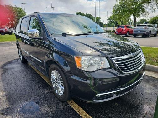 Brilliant Black Crystal Pearlcoat 2015 Chrysler Town & Country Touring-L