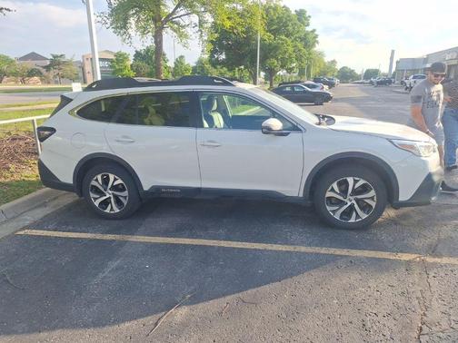 Crystal White Pearl 2021 Subaru Outback Limited