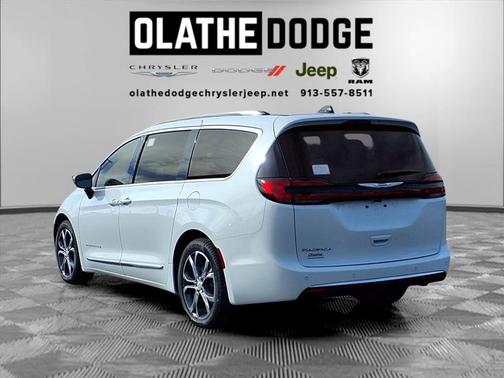 2026 Chrysler Pacifica L