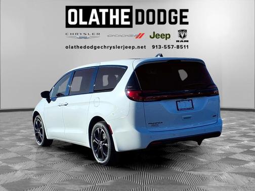 2026 Chrysler Pacifica L