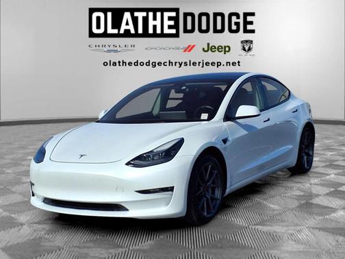 Pearl White 2022 Tesla Model 3 Long Range