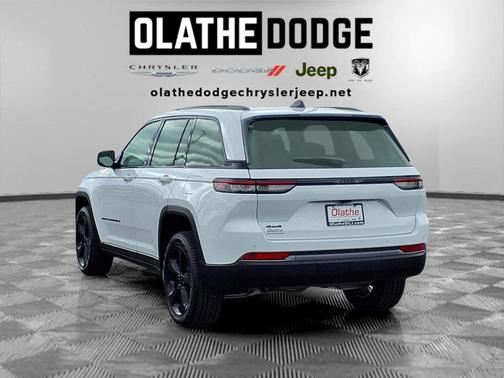Bright White Clearcoat 2026 Jeep Grand Cherokee Limited