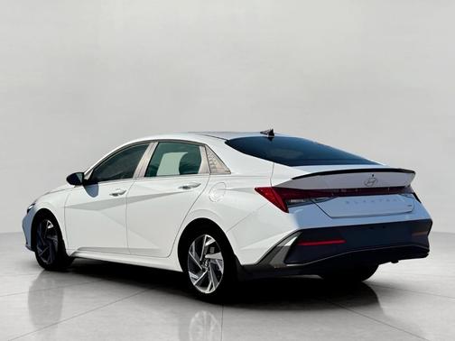 2025 Hyundai ELANTRA HEV SEL Sport