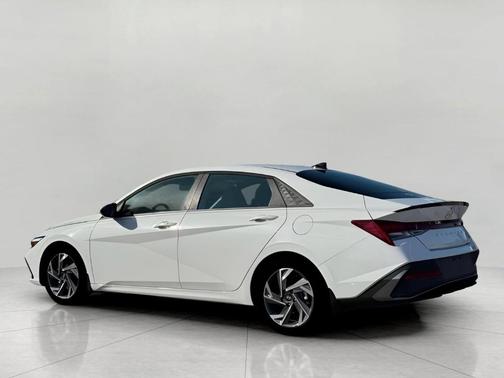 2025 Hyundai ELANTRA HEV SEL Sport