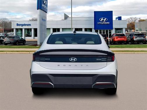 2026 Hyundai SONATA SE